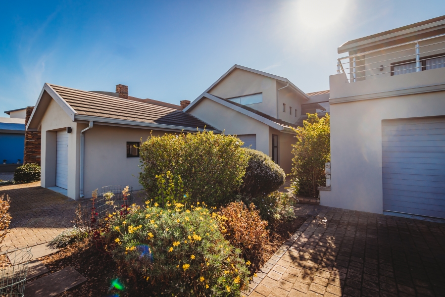 4 Bedroom Property for Sale in Herolds Bay Western Cape